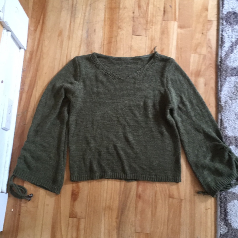 Green 3/4 sleeve sweater